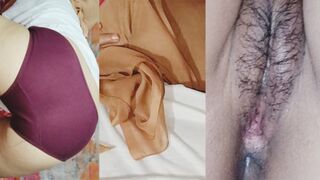 Ngentot cewek cantik jilbab muslimah tanpa kondom  Dia tak mau lepas hijab saat ngentot